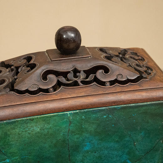 清 孔雀蓝釉马槽炉（红木盖座） 商品图1