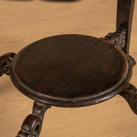 清 红木浮雕花卉纹三弯腿四足石面圆台 商品图4