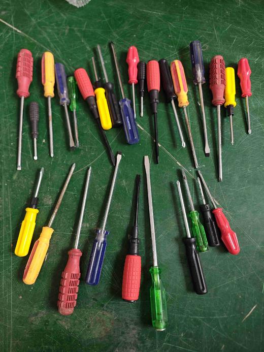 【包邮05024】库存处理螺丝刀15件套一字十字螺丝刀大小号款式颜色随机发 商品图0