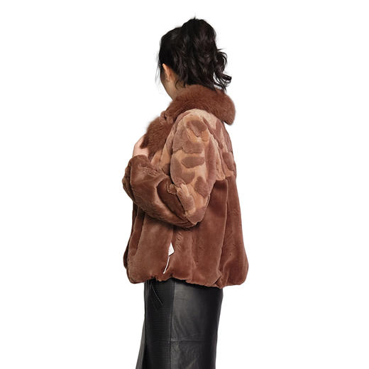 SIM GRACE 优雅夫人 女士经典的剪毛进口獭兔毛手工镶花狐狸毛领拼色外套 商品图1