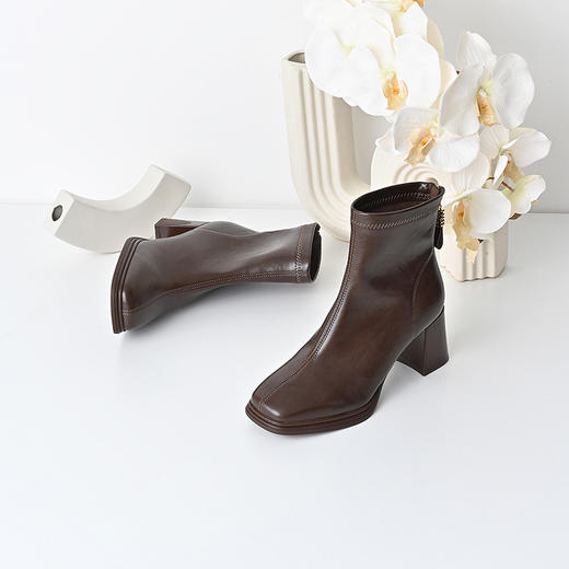经典鲨2024年冬季新品时尚方头后拉链高粗跟气质时装短靴女KW89-D58171 商品图2