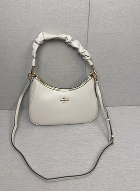 秋冬特惠💰480 蔻驰COACH新品CU126  Teri shoulder bag新设计噢，手提柄是云朵花样的