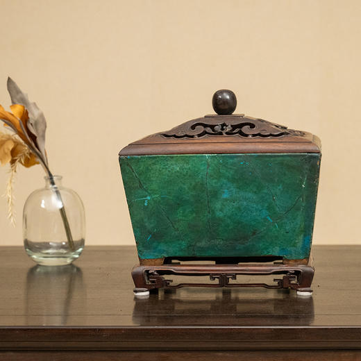 清 孔雀蓝釉马槽炉（红木盖座） 商品图0