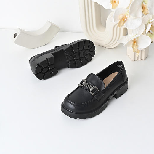 经典鲨2024年秋季新品百搭圆头舒适平底一脚蹬乐福鞋单鞋女KW233-D37171 商品图3