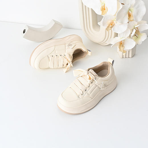 经典鲨2024年秋季款百搭圆头系带平底舒适通勤休闲小白鞋女KW160-D37251 商品图4