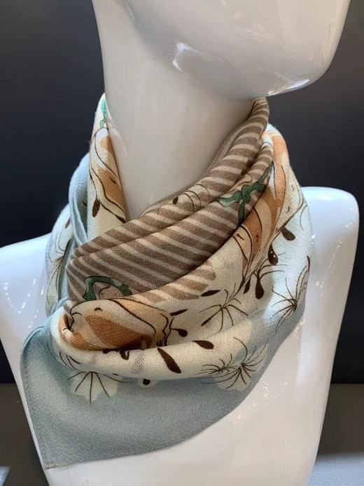 白井  羊毛珠片方巾 商品图1