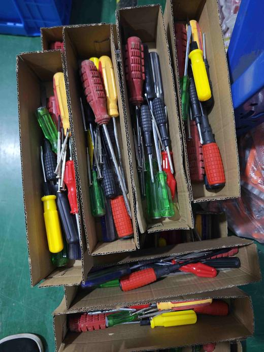 【包邮05024】库存处理螺丝刀15件套一字十字螺丝刀大小号款式颜色随机发 商品图3