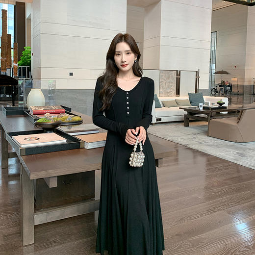 奢姿大码女装2024秋季黑色设计感针织V领连衣裙胖妹妹时尚裙子9943890184 商品图4