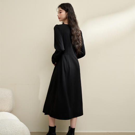 简约设计感长袖连衣裙女秋季桃心领搭片聚褶收腰针织裙V3642529 商品图4