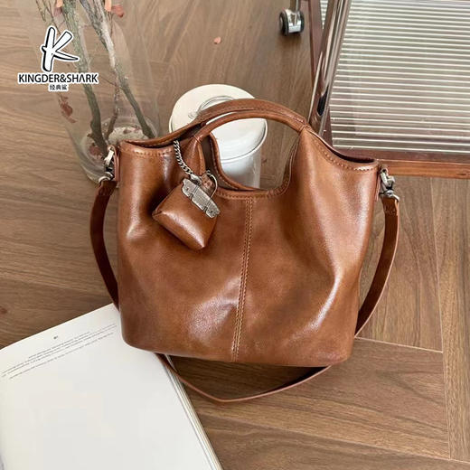 经典鲨2024年秋季新款大容量简约复古手提斜挎包 KGB37-D361821 商品图4