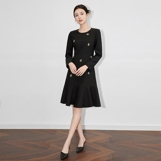 【高货】全新升级【铂金会员330/天猫439/差价109】(35828) 洛诗琳高级感手工钉钻连衣裙显瘦荷叶边长袖正式场合裙子 商品图1