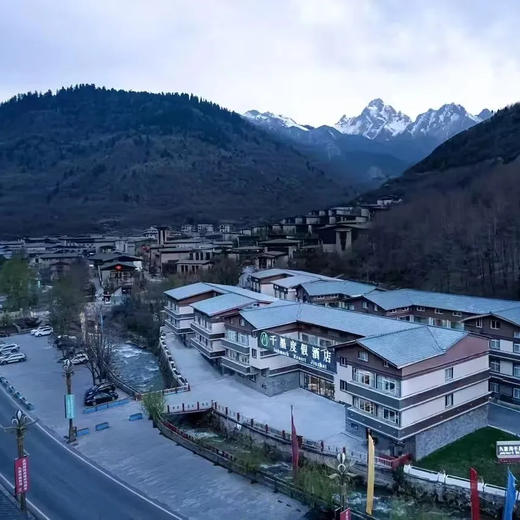 边玩边养老丨漫游九寨沟，一半雪融花开，一半纯净碧水，悠享自然之灵！ 商品图3