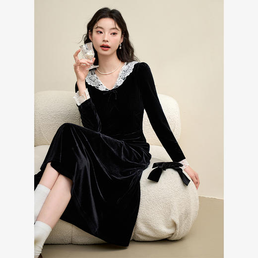 西遇黑色丝绒连衣裙女新款法式赫本风蕾丝花边小黑裙D3742660 商品图0