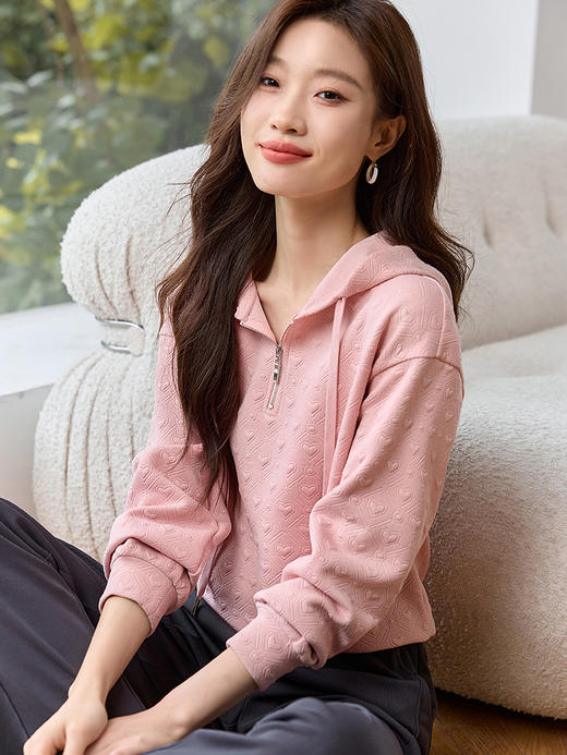 【专属特价】熙世界白色连帽卫衣女宽松慵懒风半拉链套头百搭上衣2025秋季新款 商品图1