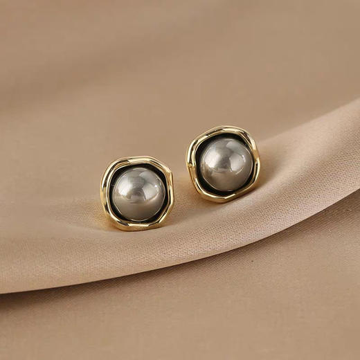 JU-DC0039灰色珍珠耳钉2024新款气质时尚简约高级感轻奢耳环女小巧港风耳饰 商品图2