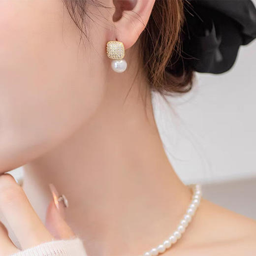 JU-B-0018法式气质简约珍珠耳环小众设计感爆款耳钉女2024新款潮高级感耳饰 商品图3