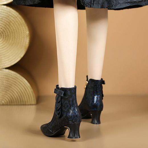 【预售5天】秋冬季新款女鞋尖头粗跟中跟鞋心形压花蝴蝶结短靴子PLGZ&D20-22 商品图4