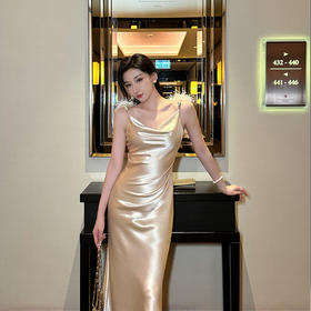 【顺丰包邮】44448 洛诗琳高级感缎面鸵鸟毛吊带连衣裙法式荡领长裙609