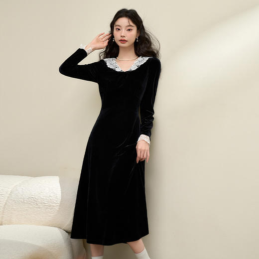 西遇黑色丝绒连衣裙女新款法式赫本风蕾丝花边小黑裙D3742660 商品图3