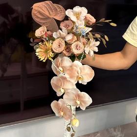 复古色系瀑布手捧花