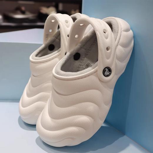 【新品上市】6楼卡骆驰CROCS经典蓬蓬暖棉Clog，吊牌价599元，现价599元 商品图3