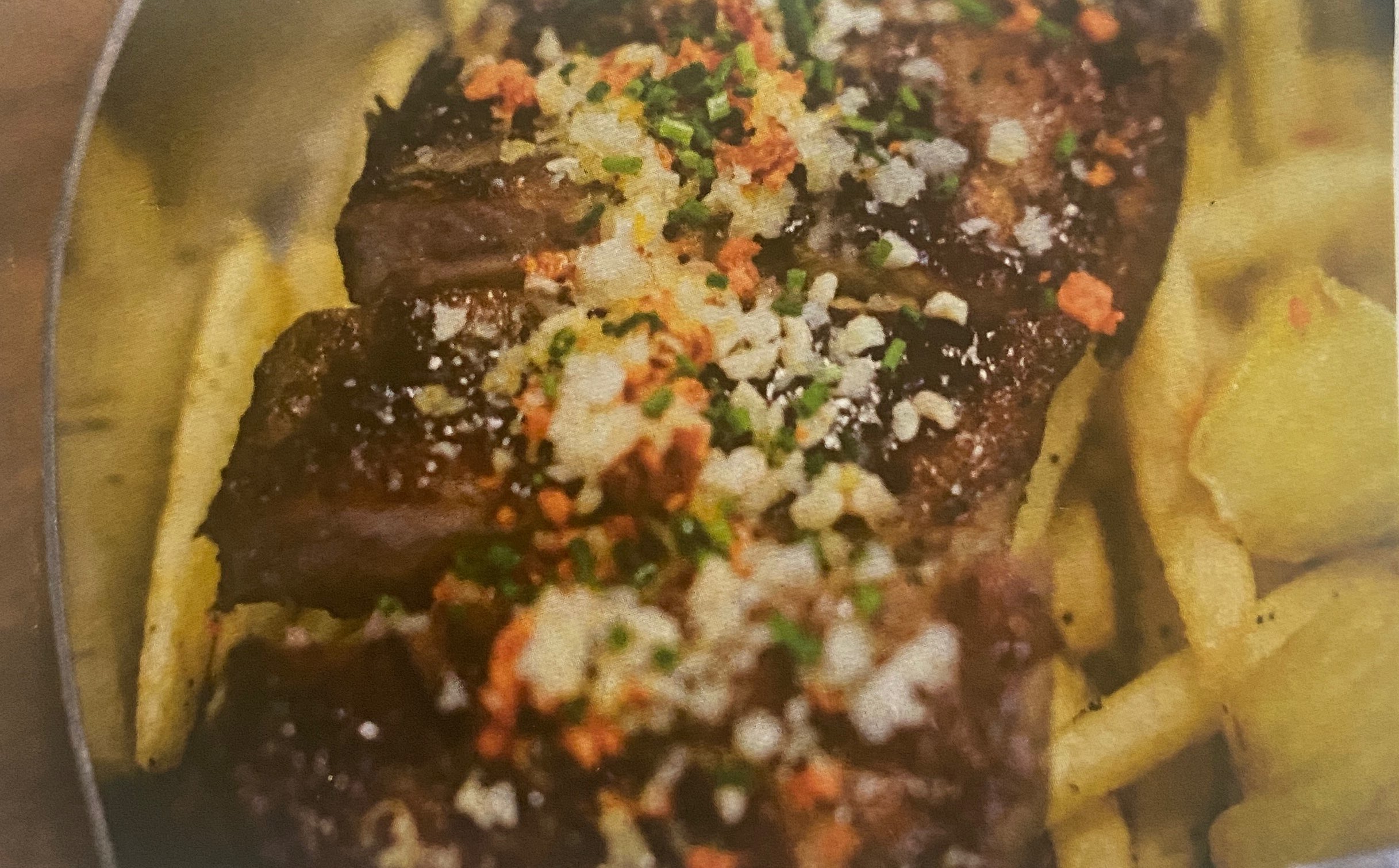 慢烤伊比利亚猪肋排烤凤梨（有薯条呦！）