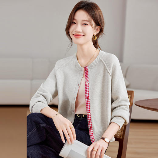 CC-SD2775春秋新款短款气质减龄圆领针织开衫女软糯拼色毛衣外套上衣 商品图0