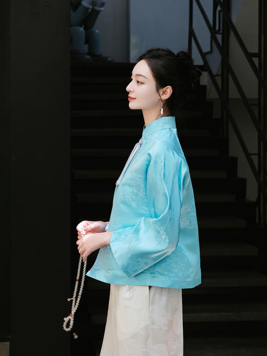 盛唐牡丹|睛蓝色花蕾缎双龙团纹外套 商品图3