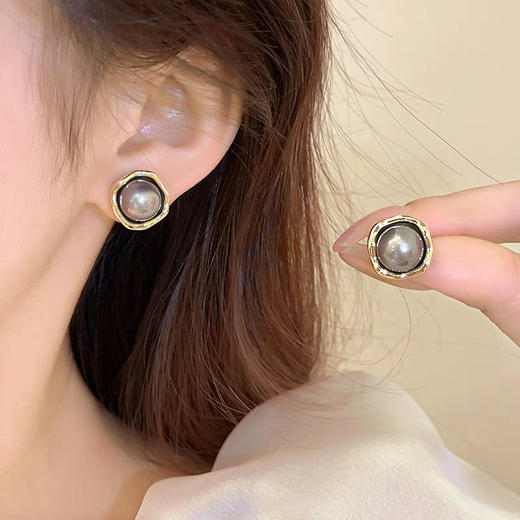 JU-DC0039灰色珍珠耳钉2024新款气质时尚简约高级感轻奢耳环女小巧港风耳饰 商品图0