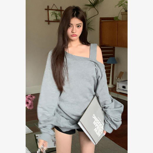 西遇斜肩灰色卫衣女秋季新款宽松套头小众长袖露肩慵懒上衣SS141054 商品图4