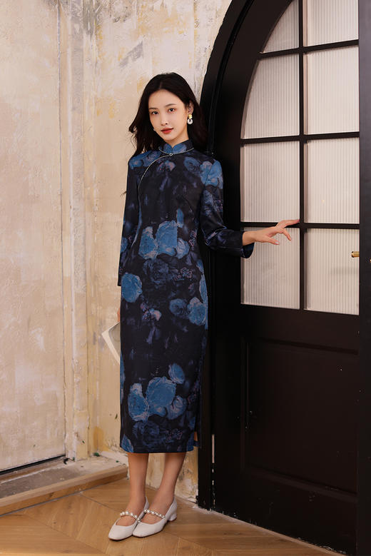 逸红颜明月优选 #双色油画玫瑰旗袍「玫瑰雨」90年代复古摩登感，闪钻织带纸醉金迷风 商品图0