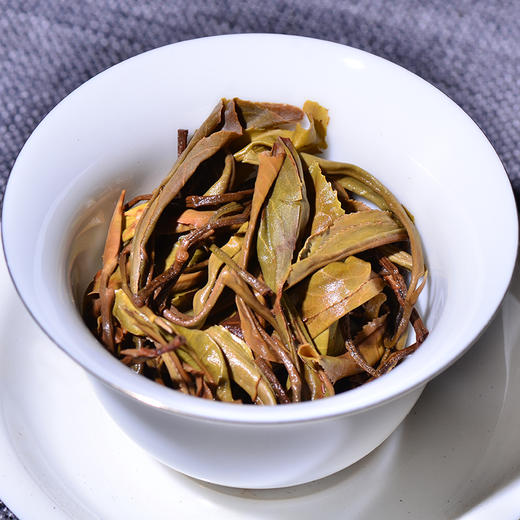 【冰岛大长腿】2022年冰岛橡筋古树茶！挑采核心产区大型古树茶春茶为原料！喝不出超高香气，冲泡后叶底没有巴掌大，随时退货！！！ 商品图2