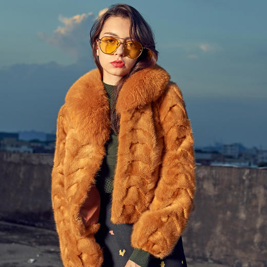 《画尽世界光影，只为挚爱的女人》--白杨树 黄色水貂皮草6P6691 商品图3