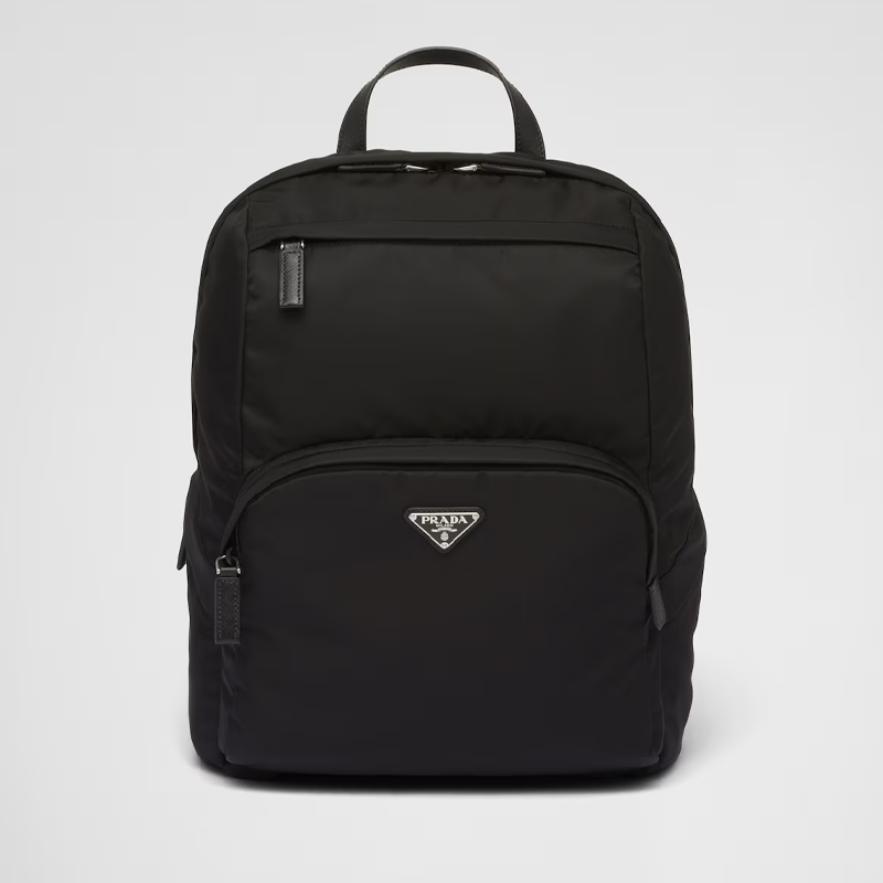 PRADA 普拉达 男士 Re-Nylon 再生尼龙和 Saffiano 皮革珐琅金属三角形徽标双肩背包 黑色 2VZ104 2DMG F0002 OOO