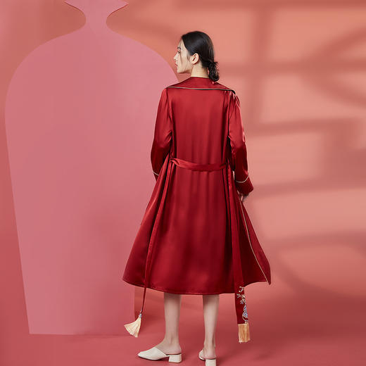 新年献礼】19姆米100%桑蚕丝红色真丝新中式刺绣睡袍女晨袍金三塔新品  YSFDD106 商品图3