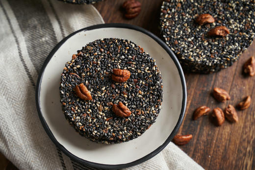 活动特价，29.9元3盒！【蜂蜜/山核桃芝麻饼】蜂蜜代替麦芽糖 鸡蛋代替面粉 满满黑芝麻 营养高钙质 手工锤压 低温烘培 多道工序 口味超赞 商品图0