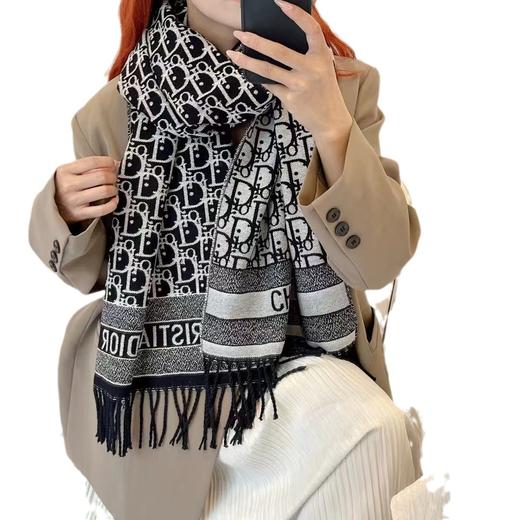 秋冬新款字母韩版围脖流苏披肩2024年轻奢仿羊绒直播爆新品上市  下单后1-2天内发货 商品图4