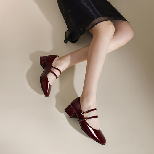 千百度粗中跟时尚玛丽珍鞋女款秋季漆皮小香风真皮单鞋A24430116 商品图1