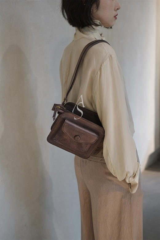 Munoz Vrandecic  石褐色小号信封包 商品图13