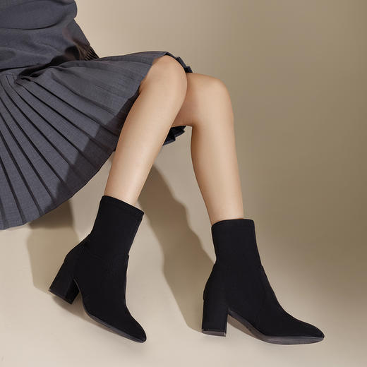 千百度粗高跟弹力靴袜靴冬季显瘦时装靴瘦瘦短靴女靴子A24542850 商品图2