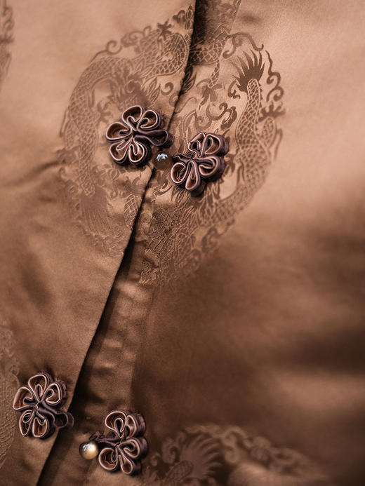 盛唐牡丹|茶褐色花蕾缎双龙团纹外套 商品图2