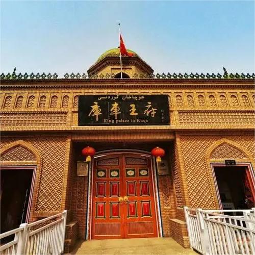 【纯玩-秋韵南疆】积分可抵300元/人，抵后¥9380/人起，乌进喀回，不走回头路，双飞/三飞10日，2+1用车，升级7晚4钻+2晚舒适型 ，盘龙古道换乘小车 商品图3