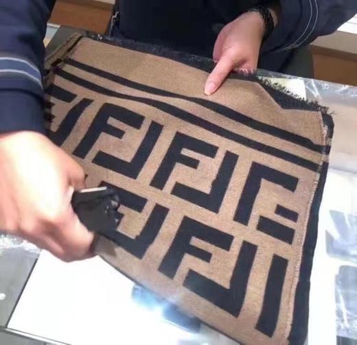 围巾礼盒字母围巾女冬季百搭网红新款 送女友礼物加厚保暖仿羊绒披肩韩版围脖可爱新款爆款小红书同款 商品图4