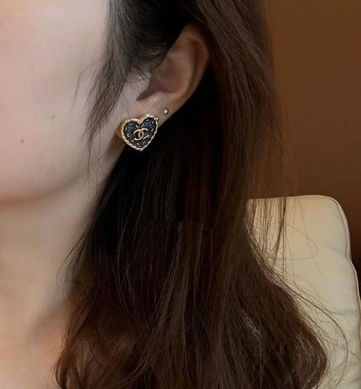 香奈儿24春夏*香小号仿牛仔爱心耳钉（XTY） 商品图2