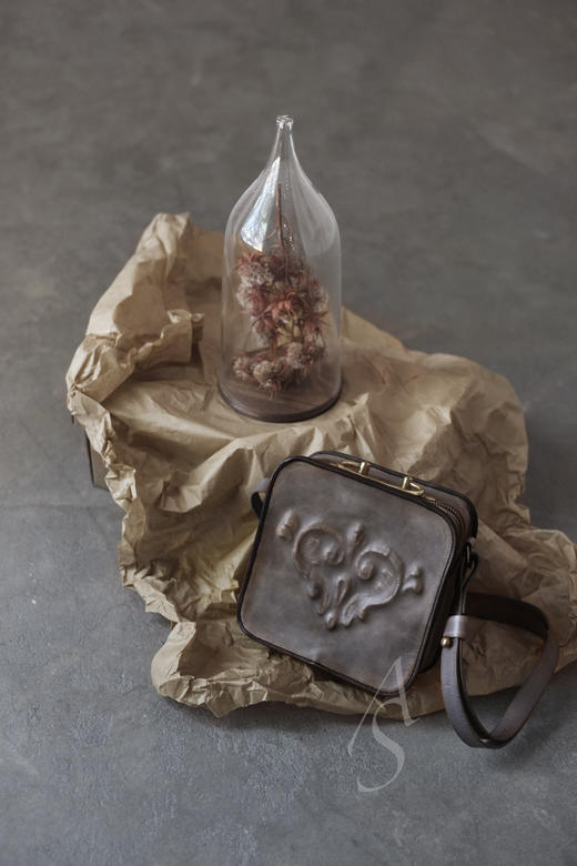 Munoz Vrandecic  浅石色小号浮雕方形包 商品图6