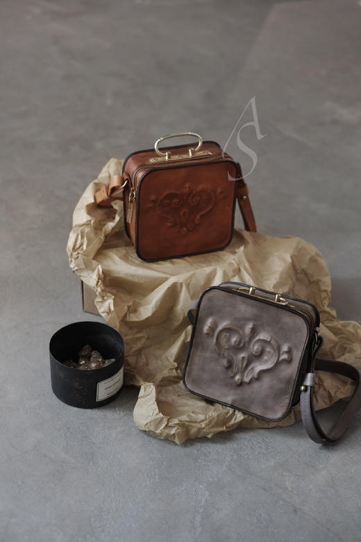 Munoz Vrandecic  浅石色小号浮雕方形包 商品图8