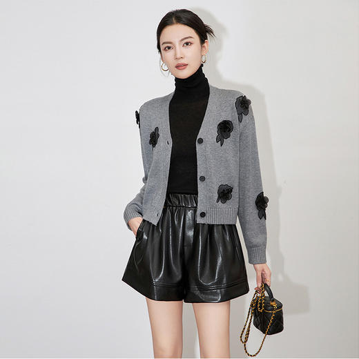 【高货】全新升级【铂金会员220/天猫299/差价79】(03442) 洛诗琳秋季重工设计感手工立体花朵针织开衫毛衣外套女 商品图1