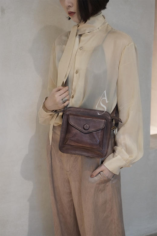 Munoz Vrandecic  石褐色小号信封包 商品图14