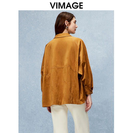 VIMAGE纬漫纪宽松日系气质翻领大口袋显瘦深咖色外套秋季新款V2203838 商品图4