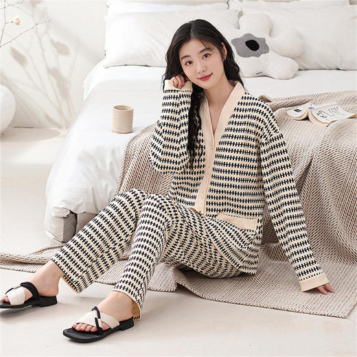 康妮雅女式长袖长裤开襟套装 商品图1